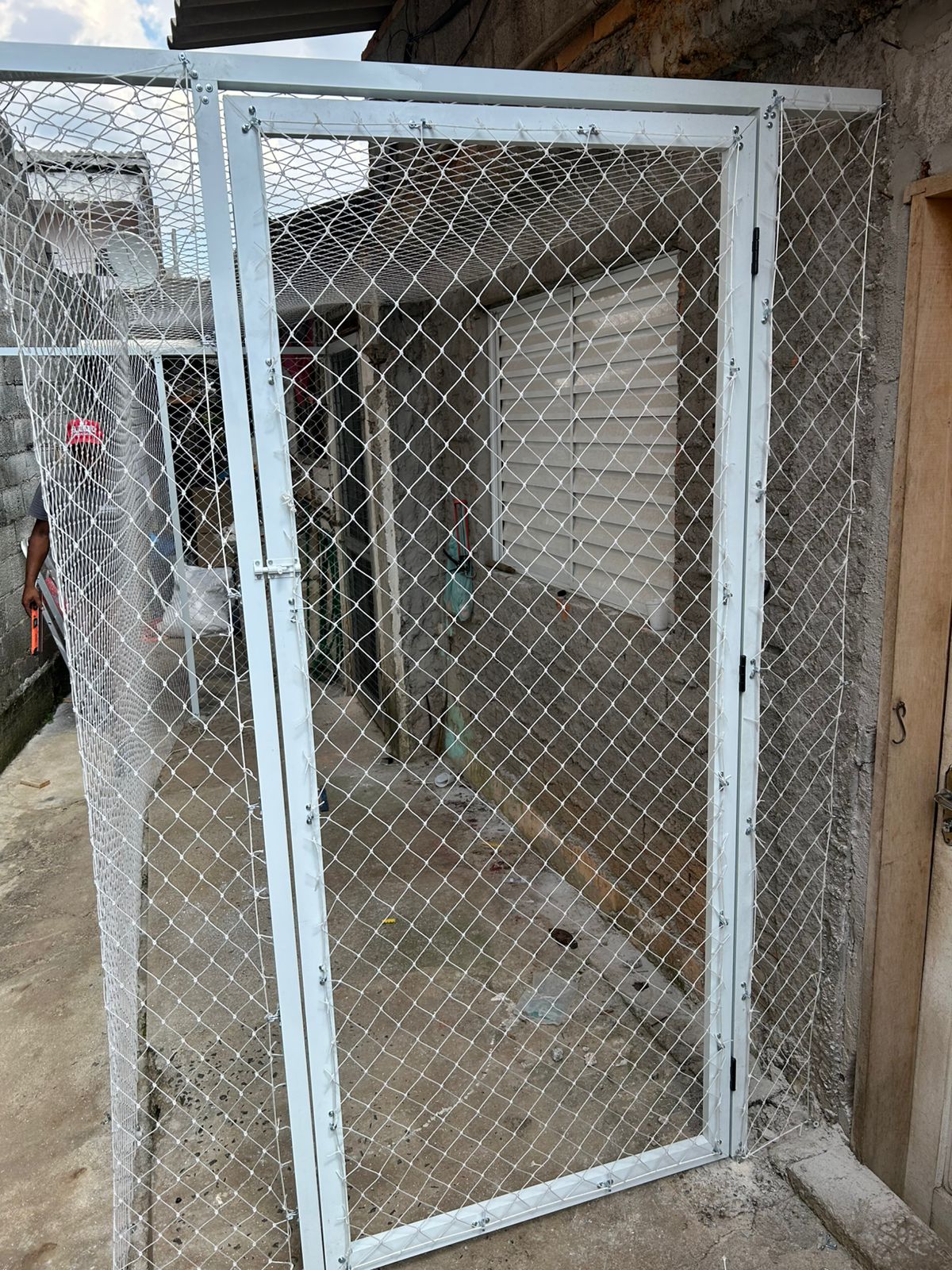 Varanda protegida com rede de segurança